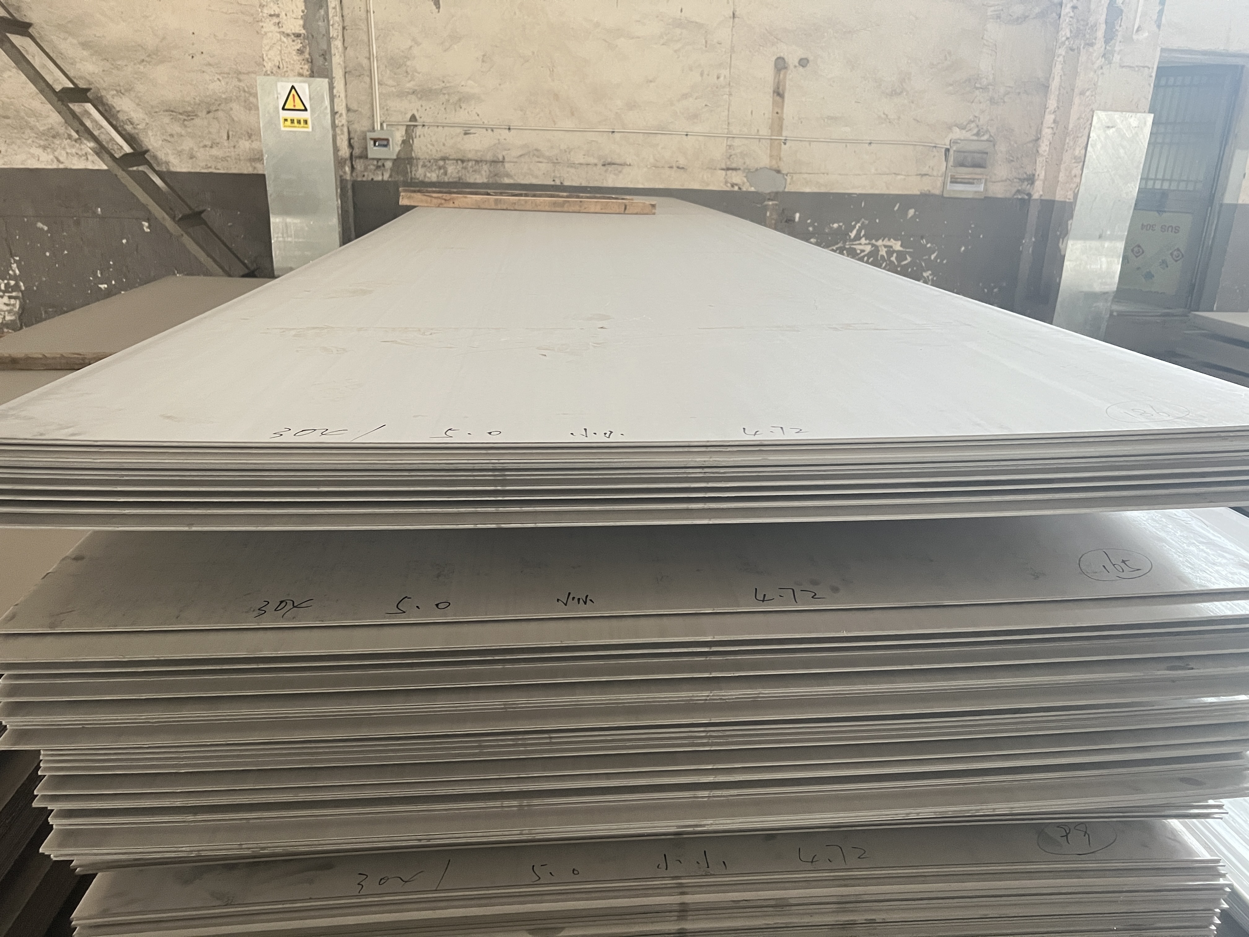 317L 321 409L Stainless Steel Sheet Cold Rolled And Hot Rolled Corrosion Resistance